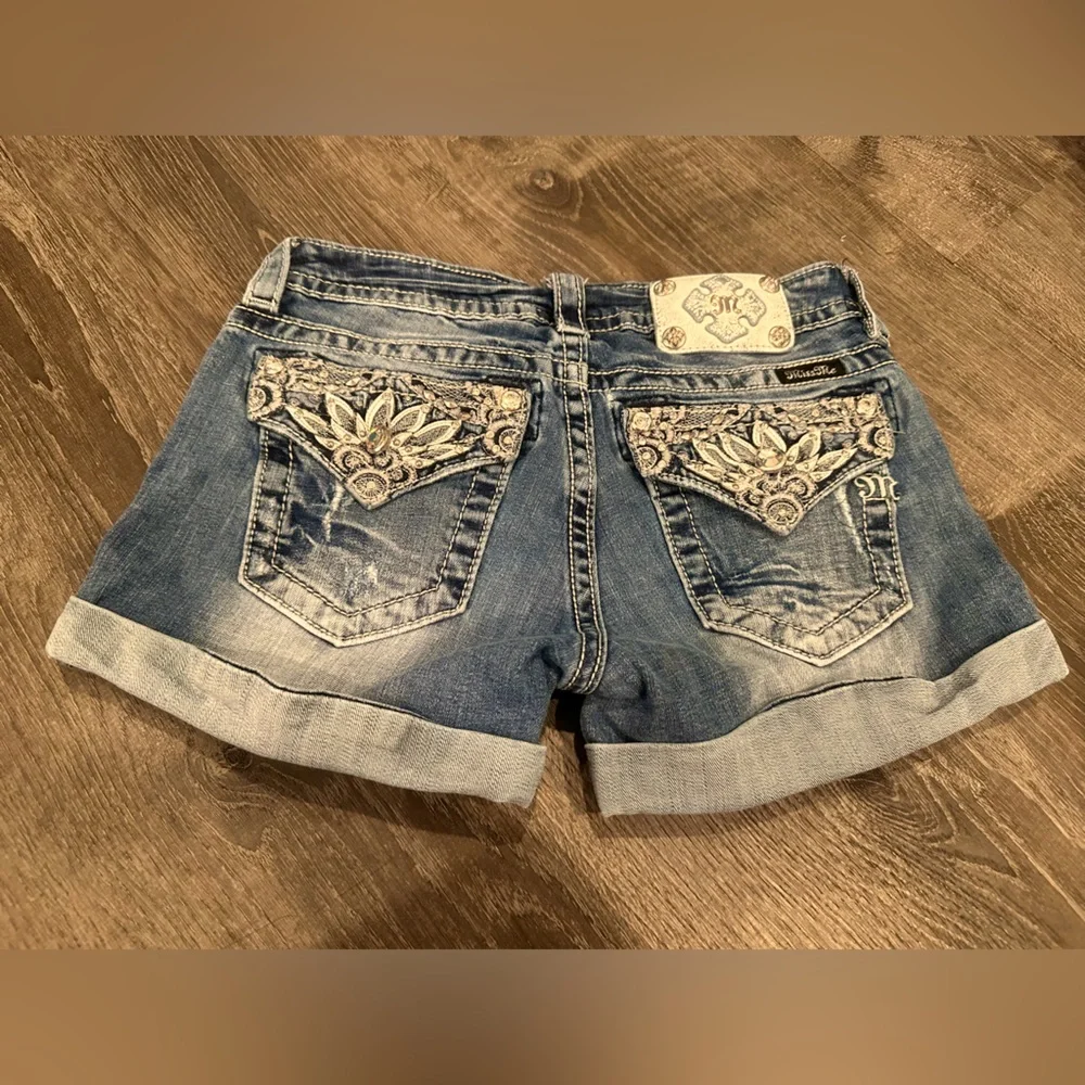 Miss Me Distressed Denim Shorts White Leather Studded Embellished size 28 - Picture 1 of 4